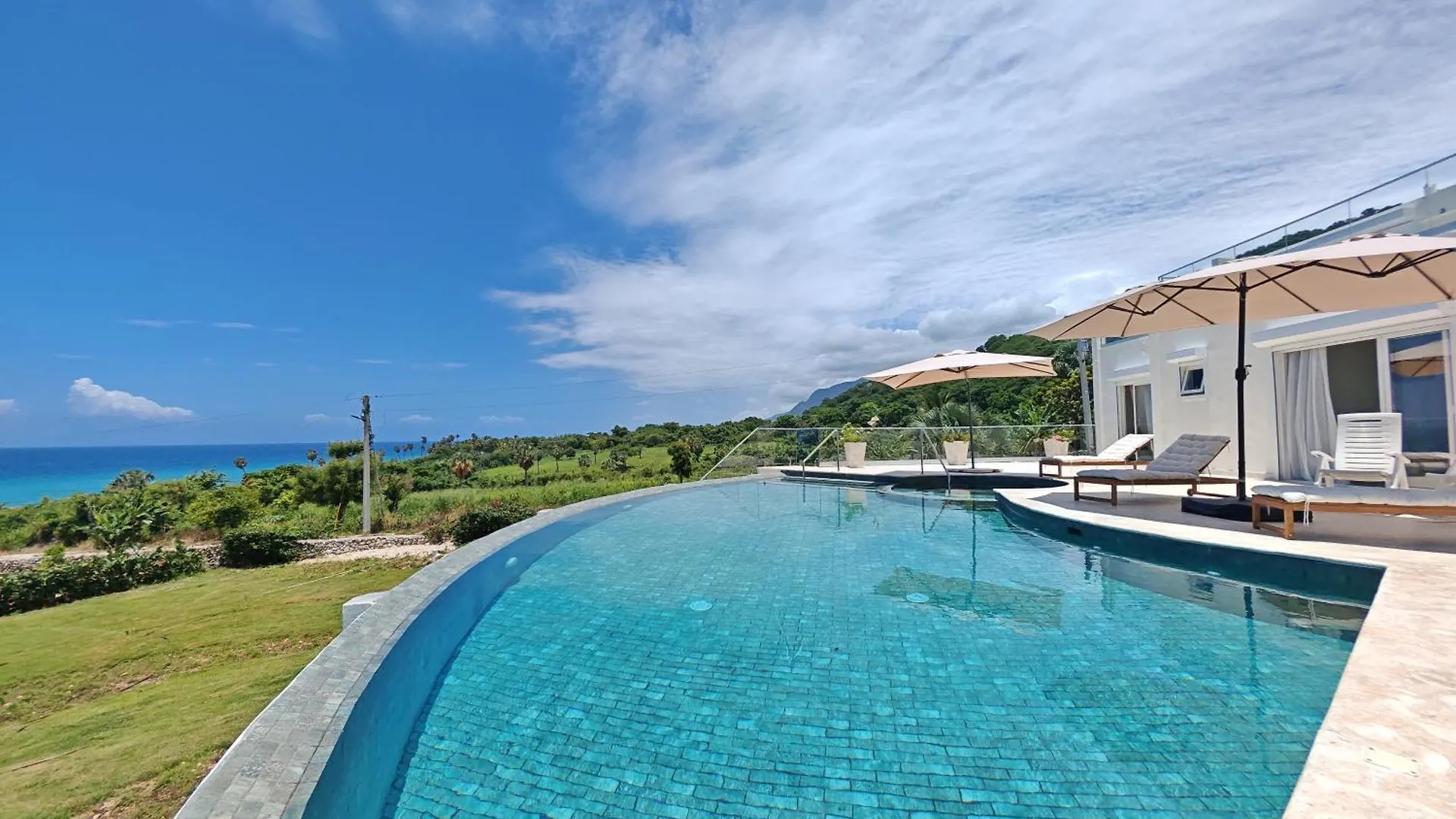 Luxury Oceanfront Villa With Heated Pool, Jacuzzi, Ac, Bbq, Starlink Wi-Fi, Chef'S Kitchen, Staff Included, Mountain Views, Near El Quemaito, San Rafael, And Los Patos Beach Barahona 0*,  Repubblica Dominicana