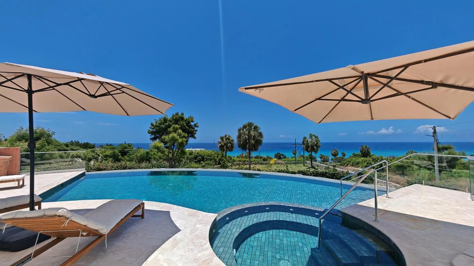 Luxury Oceanfront Villa With Heated Pool, Jacuzzi, Ac, Bbq, Starlink Wi-Fi, Chef'S Kitchen, Staff Included, Mountain Views, Near El Quemaito, San Rafael, And Los Patos Beach Barahona