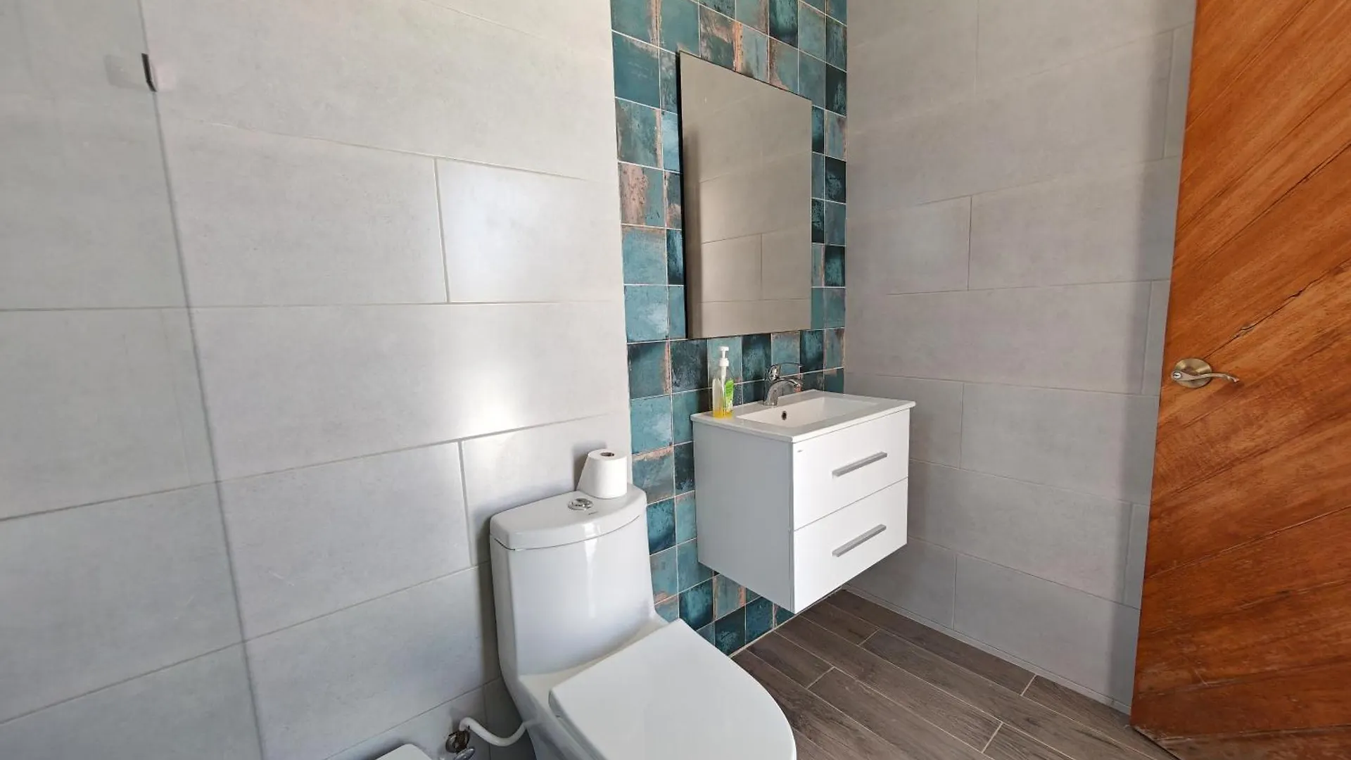 Luxury Oceanfront Villa With Heated Pool, Jacuzzi, Ac, Bbq, Starlink Wi-Fi, Chef'S Kitchen, Staff Included, Mountain Views, Near El Quemaito, San Rafael, And Los Patos Beach Barahona