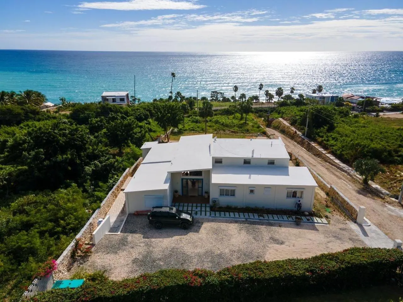 Luxury Oceanfront Villa With Heated Pool, Jacuzzi, Ac, Bbq, Starlink Wi-Fi, Chef'S Kitchen, Staff Included, Mountain Views, Near El Quemaito, San Rafael, And Los Patos Beach Barahona