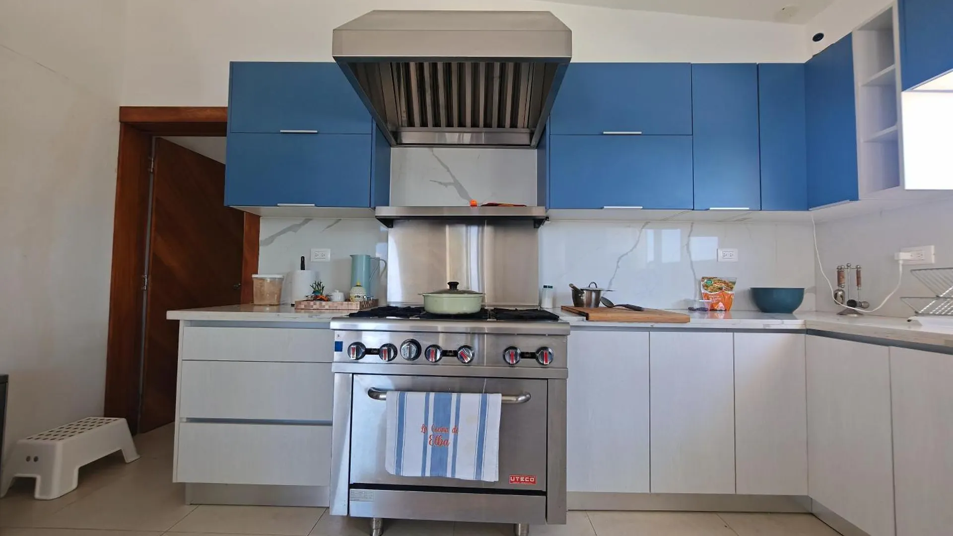 Luxury Oceanfront Villa With Heated Pool, Jacuzzi, Ac, Bbq, Starlink Wi-Fi, Chef'S Kitchen, Staff Included, Mountain Views, Near El Quemaito, San Rafael, And Los Patos Beach Barahona 0*,