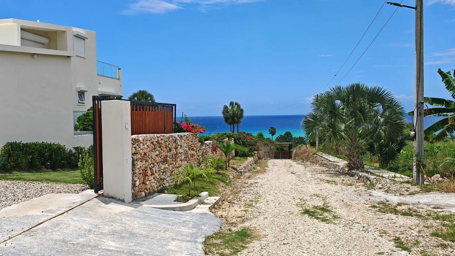 Luxury Oceanfront Villa With Heated Pool, Jacuzzi, Ac, Bbq, Starlink Wi-Fi, Chef'S Kitchen, Staff Included, Mountain Views, Near El Quemaito, San Rafael, And Los Patos Beach Barahona