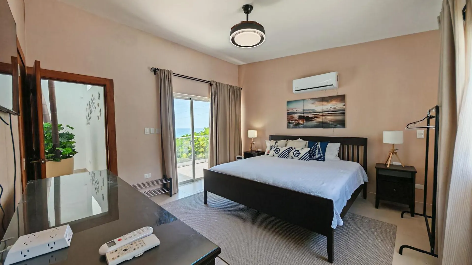 Luxury Oceanfront Villa With Heated Pool, Jacuzzi, Ac, Bbq, Starlink Wi-Fi, Chef'S Kitchen, Staff Included, Mountain Views, Near El Quemaito, San Rafael, And Los Patos Beach Barahona