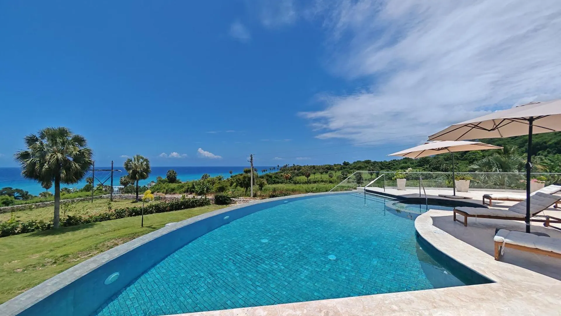 Luxury Oceanfront Villa With Heated Pool, Jacuzzi, Ac, Bbq, Starlink Wi-Fi, Chef'S Kitchen, Staff Included, Mountain Views, Near El Quemaito, San Rafael, And Los Patos Beach Barahona
