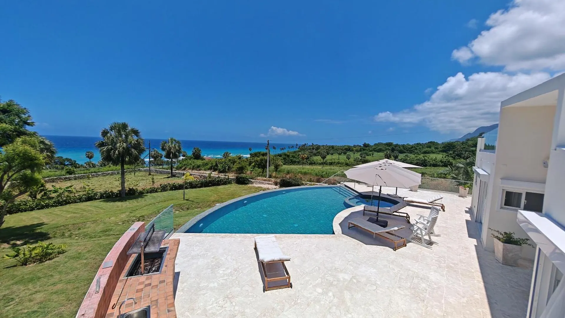 Luxury Oceanfront Villa With Heated Pool, Jacuzzi, Ac, Bbq, Starlink Wi-Fi, Chef'S Kitchen, Staff Included, Mountain Views, Near El Quemaito, San Rafael, And Los Patos Beach Barahona