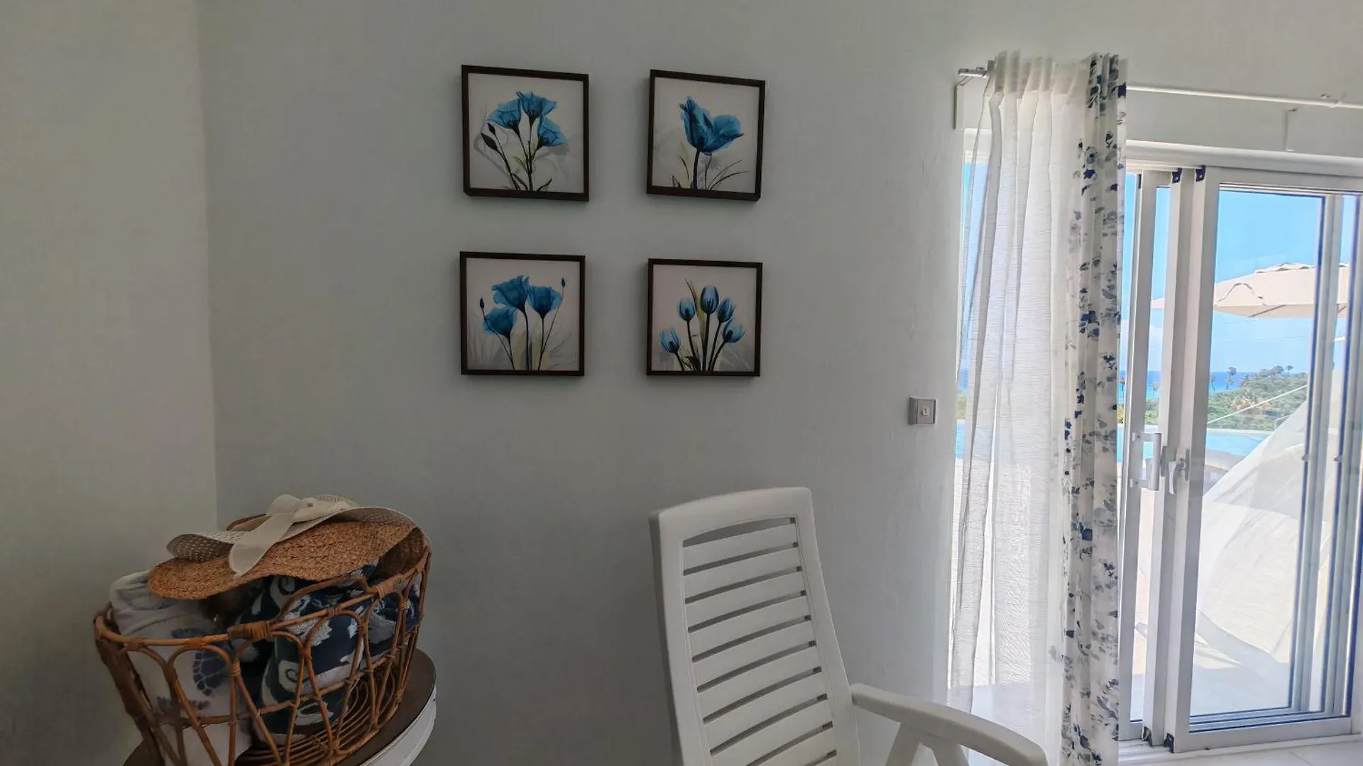 Luxury Oceanfront Villa With Heated Pool, Jacuzzi, Ac, Bbq, Starlink Wi-Fi, Chef'S Kitchen, Staff Included, Mountain Views, Near El Quemaito, San Rafael, And Los Patos Beach Barahona