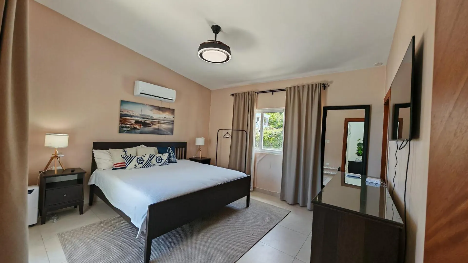 Luxury Oceanfront Villa With Heated Pool, Jacuzzi, Ac, Bbq, Starlink Wi-Fi, Chef'S Kitchen, Staff Included, Mountain Views, Near El Quemaito, San Rafael, And Los Patos Beach Barahona