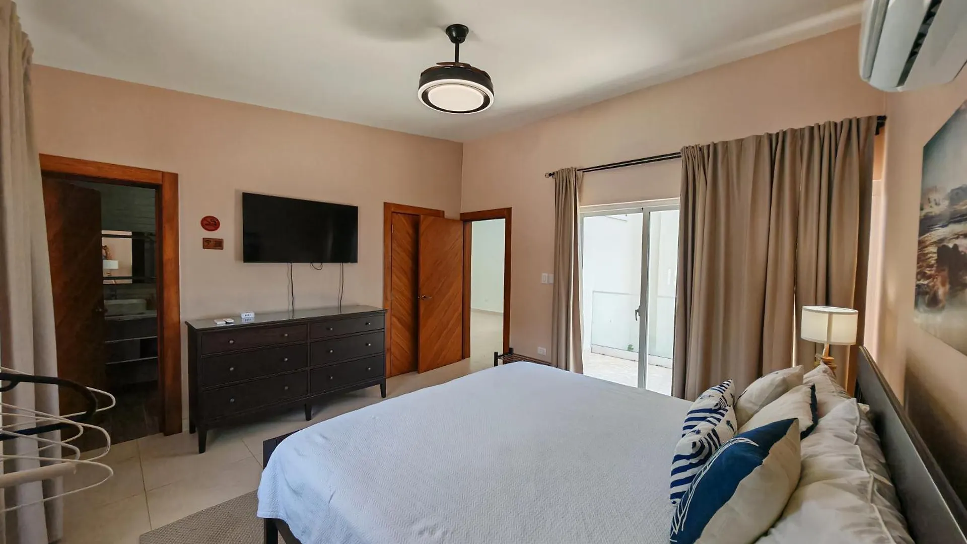 Luxury Oceanfront Villa With Heated Pool, Jacuzzi, Ac, Bbq, Starlink Wi-Fi, Chef'S Kitchen, Staff Included, Mountain Views, Near El Quemaito, San Rafael, And Los Patos Beach Barahona
