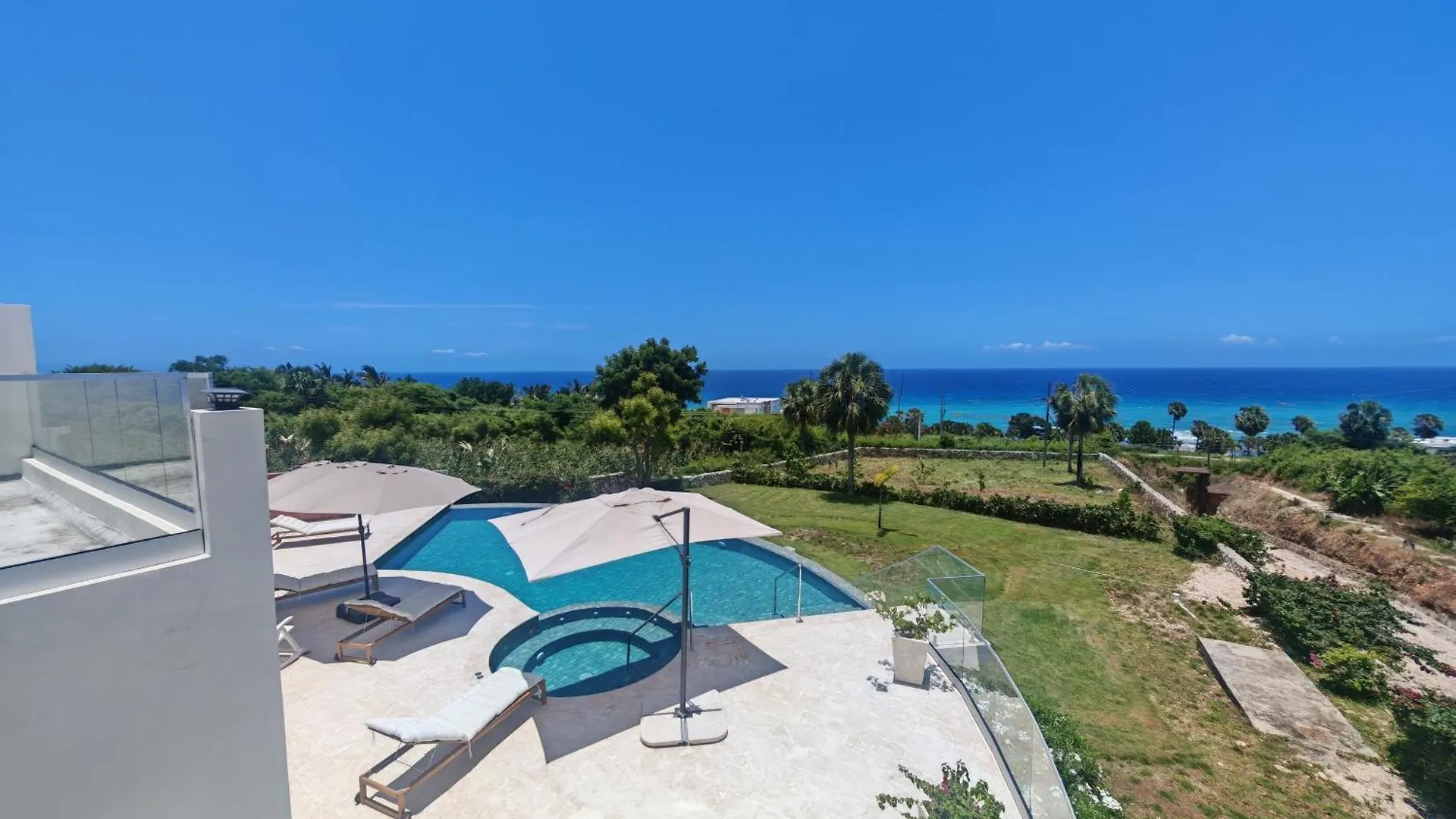 Luxury Oceanfront Villa With Heated Pool, Jacuzzi, Ac, Bbq, Starlink Wi-Fi, Chef'S Kitchen, Staff Included, Mountain Views, Near El Quemaito, San Rafael, And Los Patos Beach Barahona