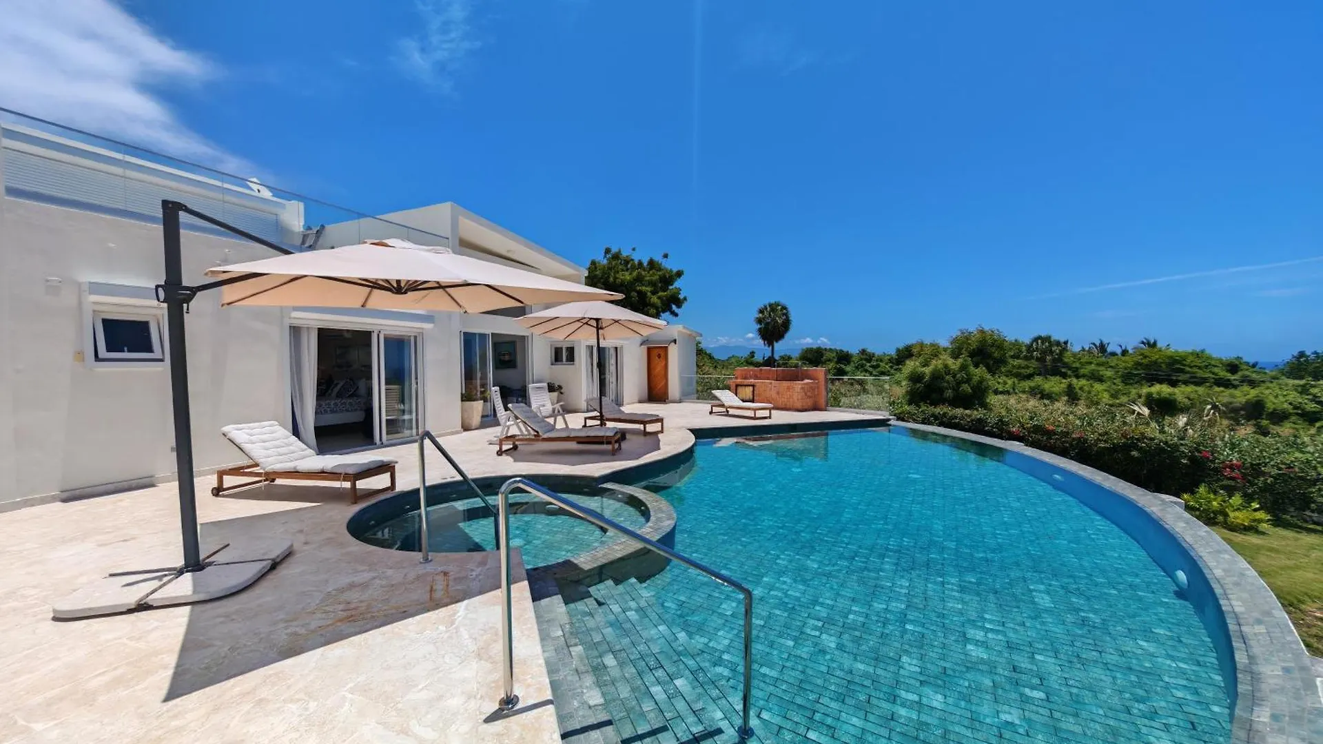 Luxury Oceanfront Villa With Heated Pool, Jacuzzi, Ac, Bbq, Starlink Wi-Fi, Chef'S Kitchen, Staff Included, Mountain Views, Near El Quemaito, San Rafael, And Los Patos Beach Barahona 0*,