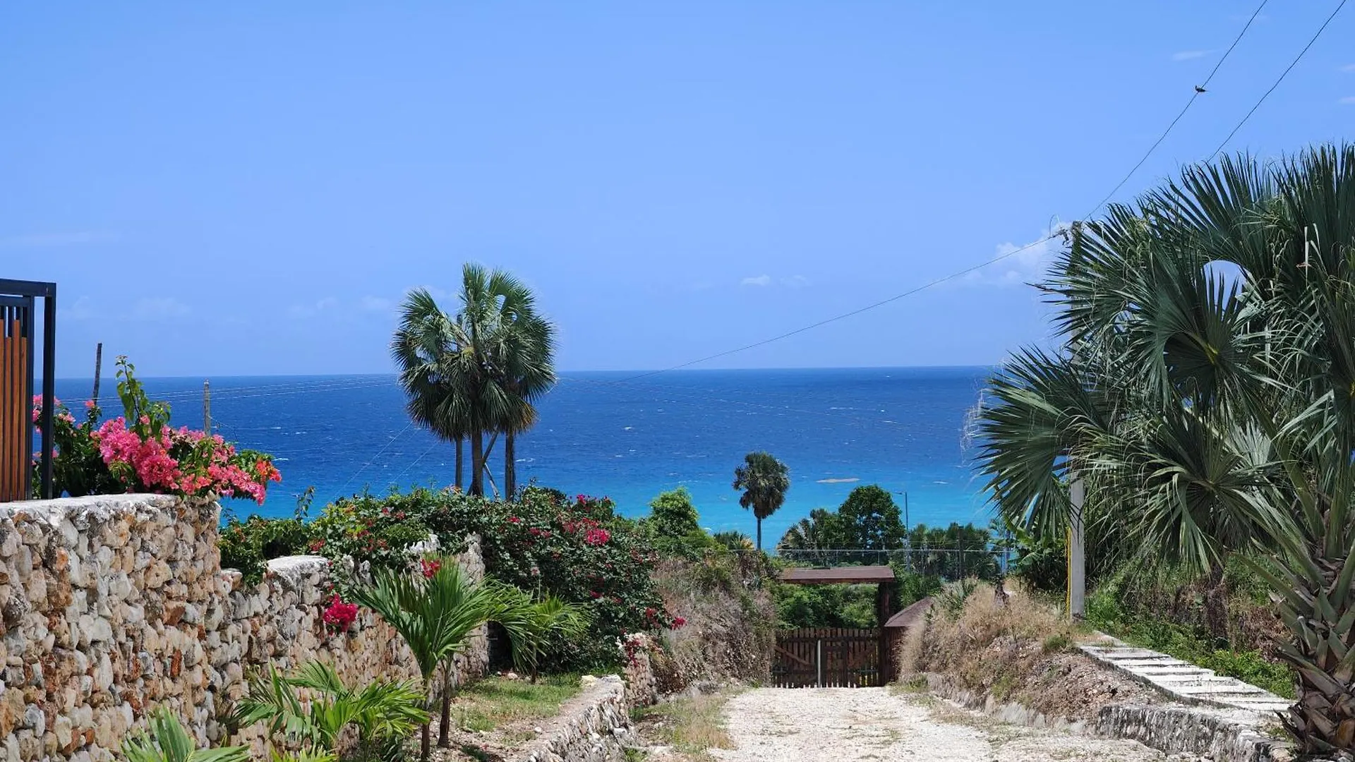 Luxury Oceanfront Villa With Heated Pool, Jacuzzi, Ac, Bbq, Starlink Wi-Fi, Chef'S Kitchen, Staff Included, Mountain Views, Near El Quemaito, San Rafael, And Los Patos Beach Barahona