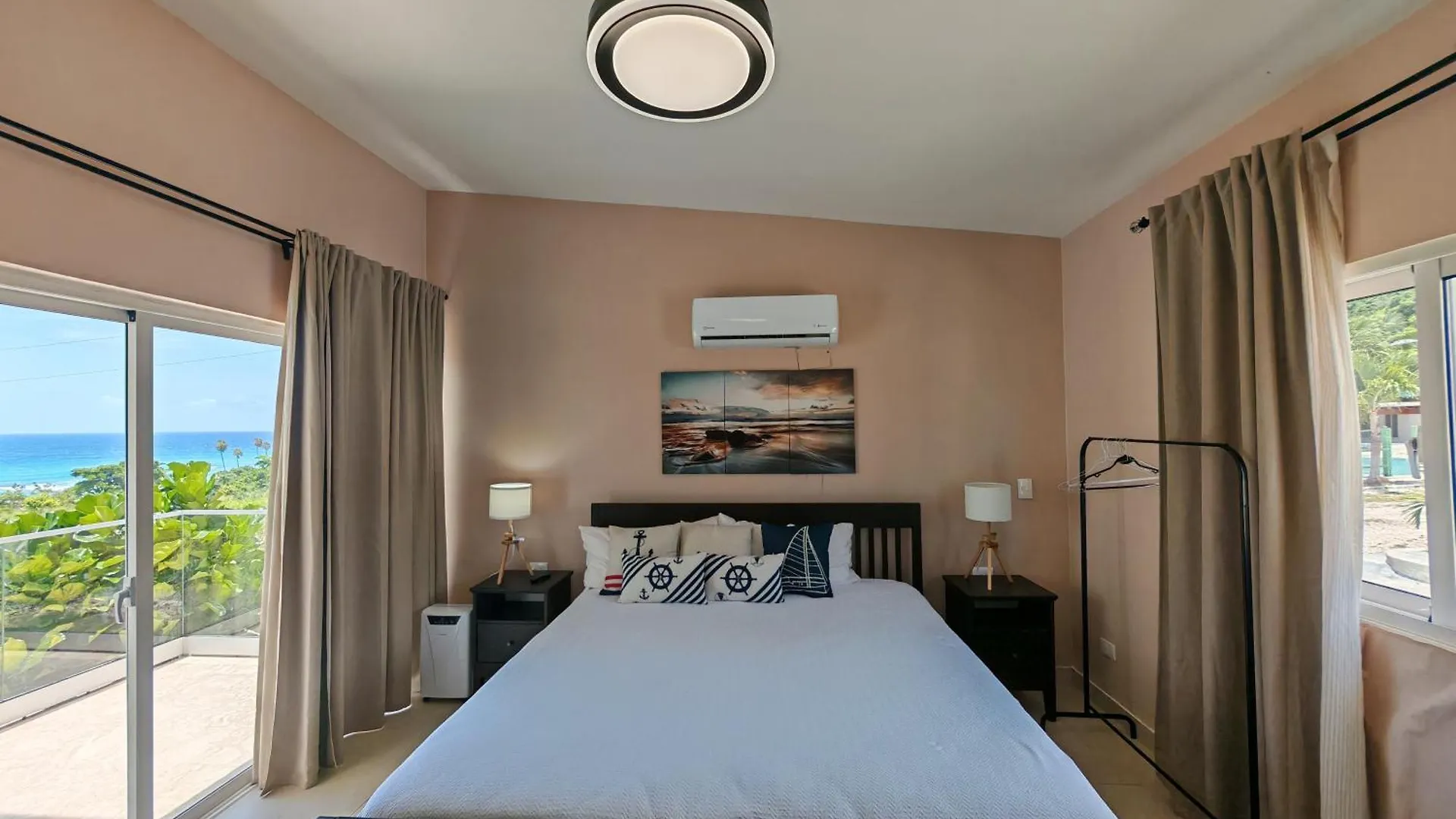 Luxury Oceanfront Villa With Heated Pool, Jacuzzi, Ac, Bbq, Starlink Wi-Fi, Chef'S Kitchen, Staff Included, Mountain Views, Near El Quemaito, San Rafael, And Los Patos Beach Barahona Repubblica Dominicana